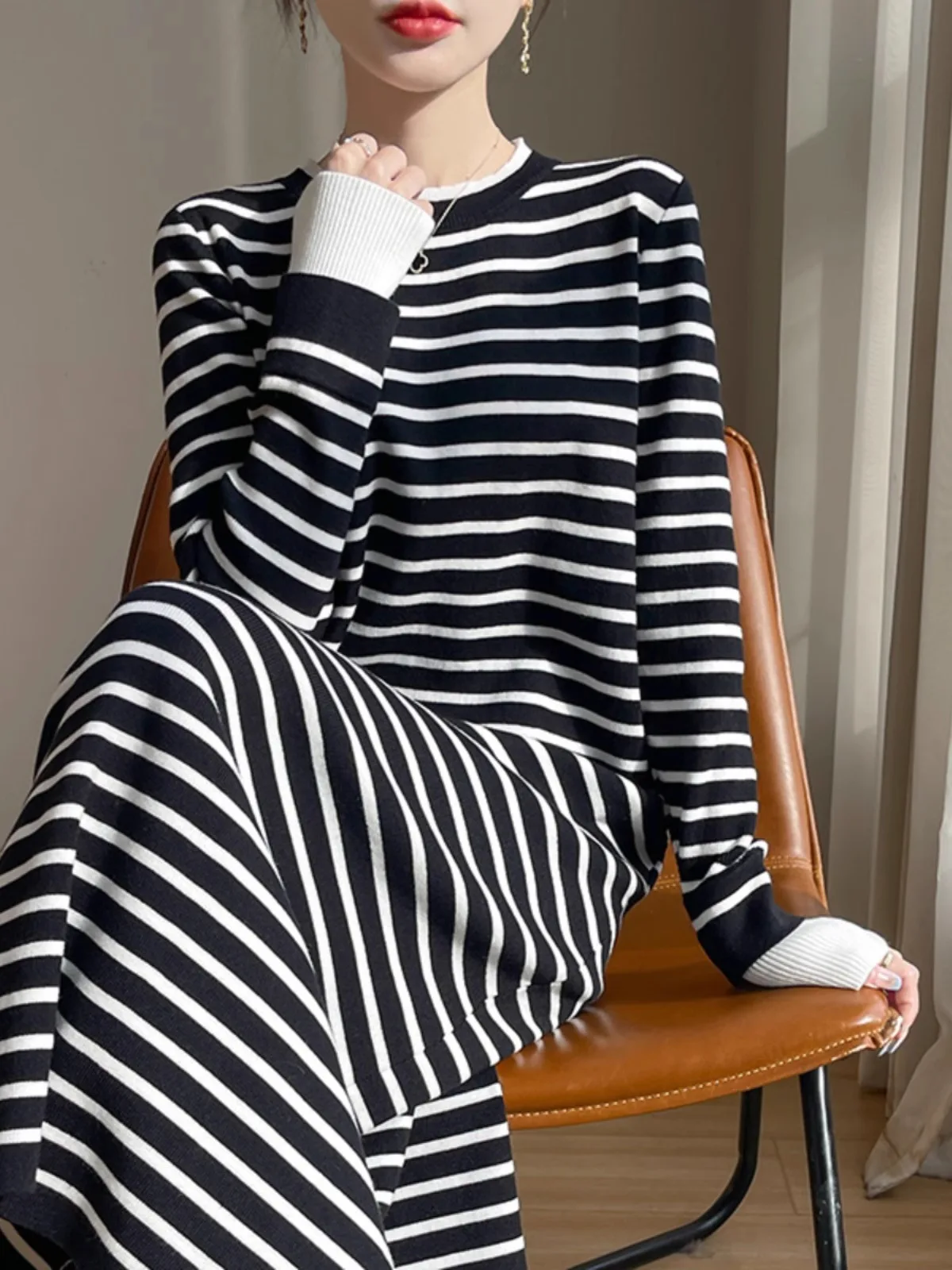 Autumn Winter round Neck Spliced Stripe Knitted Dress Women's Fashion Color Block Long Sweater Dress Warm Thickened Straight Cut
Autumn Winter round Neck Spliced Stripe Knitted Dress Women's Fashion Color Block Long Sweater Dress Warm Thickened Straight Cut