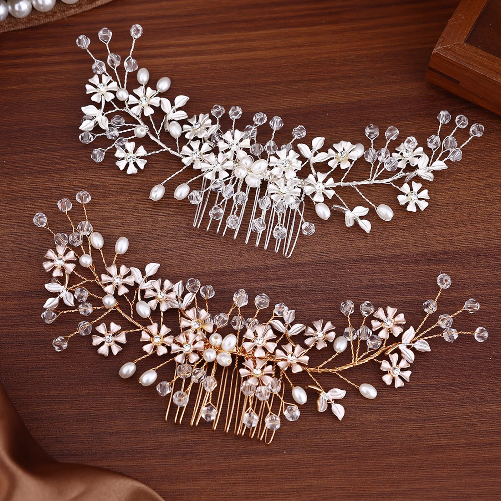 Bridal Hair Comb Pearls and Flowers Wedding Hair Accessories Gold/Silver Color Alloy Floral Headbands Bride Hair Jewelry
Bridal Hair Comb Pearls and Flowers Wedding Hair Accessories Gold/Silver Color Alloy Floral Headbands Bride Hair Jewelry