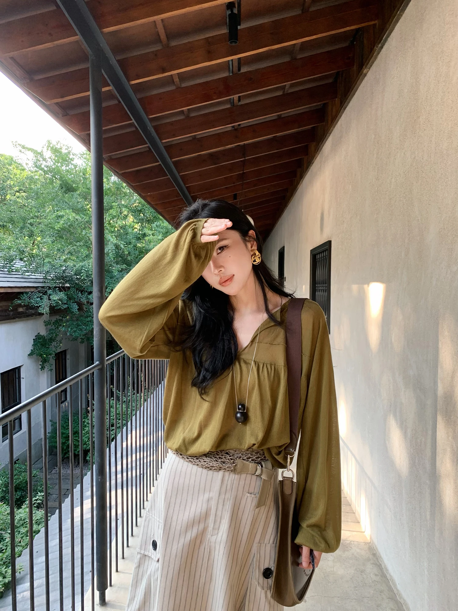 Женская футболка ASM ANNA Lazy Sle из ацетатного лиоцелла с V-образным вырезом, тонкая, свободная, с длинным рукавом, вязаная, полупрозрачная
Женская футболка ASM ANNA Lazy Sle из ацетатного лиоцелла с V-образным вырезом, тонкая, свободная, с длинным рукавом, вязаная, полупрозрачная