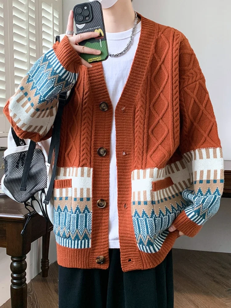 Мужской свободный вязаный кардиган с V-образным вырезом, осенне-зимний, в американском стиле, с узором косы, для подростков, в стиле кэжуал
Мужской свободный вязаный кардиган с V-образным вырезом, осенне-зимний, в американском стиле, с узором косы, для подростков, в стиле кэжуал