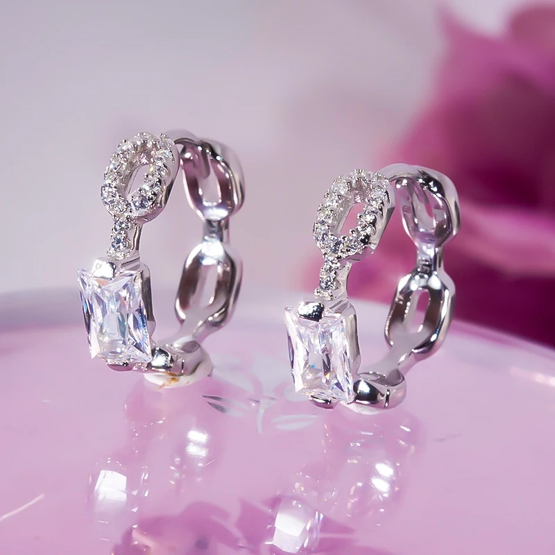 100% Real S925 Sterling Silver Link Hoop Earrings Pt950 Plated for Women Full High Carbon Diamond Ear Buckle Fine Jewelry Summer
100% Real S925 Sterling Silver Link Hoop Earrings Pt950 Plated for Women Full High Carbon Diamond Ear Buckle Fine Jewelry Summer