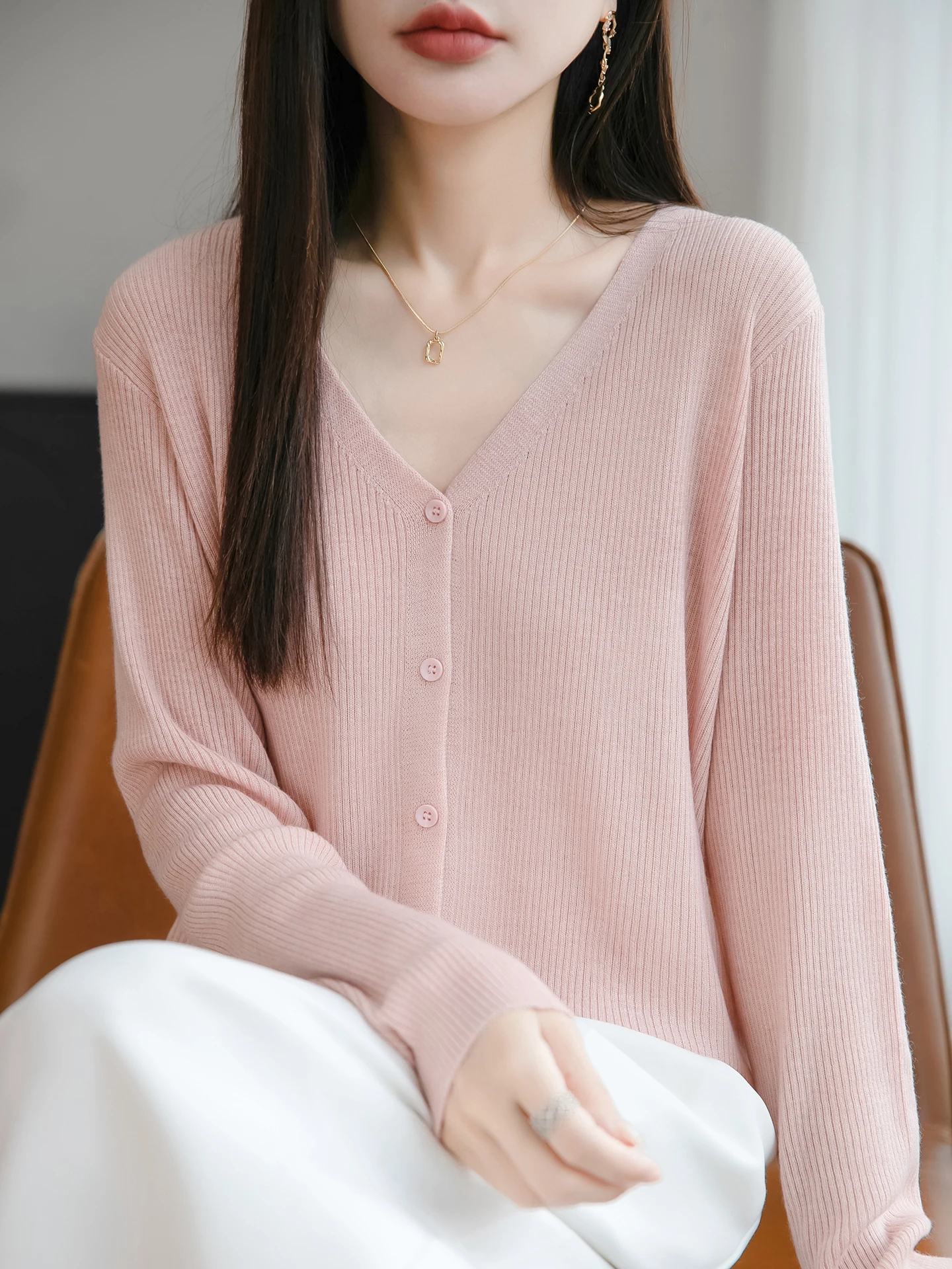 2025 New V-Neck Knitted Open Cardigan Women Loose Slimming Versatile Sweater Jacket Thin Outerwear Small Shirt Top
2025 New V-Neck Knitted Open Cardigan Women Loose Slimming Versatile Sweater Jacket Thin Outerwear Small Shirt Top