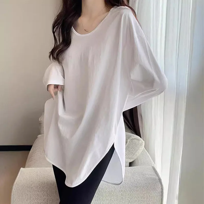 White U-neck base shirt for women's spring and autumn new fashion design sense, niche irregular slit mid length T-shirt
White U-neck base shirt for women's spring and autumn new fashion design sense, niche irregular slit mid length T-shirt