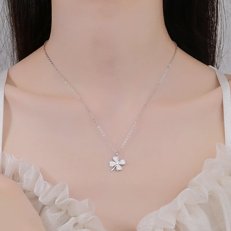 GL Four-Leaf Clover Full Diamond Necklace for Women, Small-Batch Luxury Design Collarbone Pendant with a High-End Feel
GL Four-Leaf Clover Full Diamond Necklace for Women, Small-Batch Luxury Design Collarbone Pendant with a High-End Feel