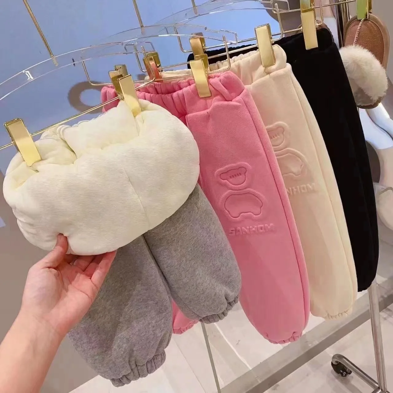 Children Outfits Tracksuit Winter Cotton Trousers Kids Outwear pants Boys Girls Casual Warm Loose Pants 2024 New
Children Outfits Tracksuit Winter Cotton Trousers Kids Outwear pants Boys Girls Casual Warm Loose Pants 2024 New