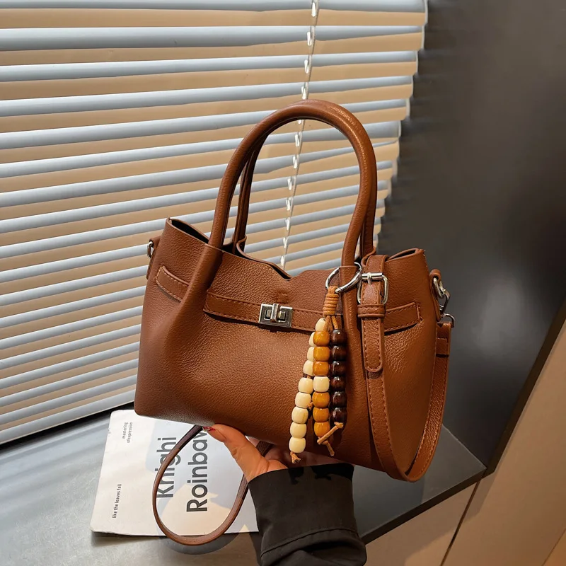 2025 Winter Vintage Top Handle Bag, Women's Luxe Shoulder Purse, Chic Commuter Bucket Crossbody, Day to Night Tote, Minimalist
2025 Winter Vintage Top Handle Bag, Women's Luxe Shoulder Purse, Chic Commuter Bucket Crossbody, Day to Night Tote, Minimalist