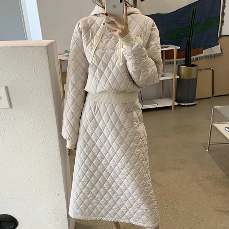 Chic Autumn Winter Hooded Quilted Sweatirt High Waist A-Line Skirt Set Anti-Aging Cotton Polyester Blend Outfit
Chic Autumn Winter Hooded Quilted Sweatirt High Waist A-Line Skirt Set Anti-Aging Cotton Polyester Blend Outfit