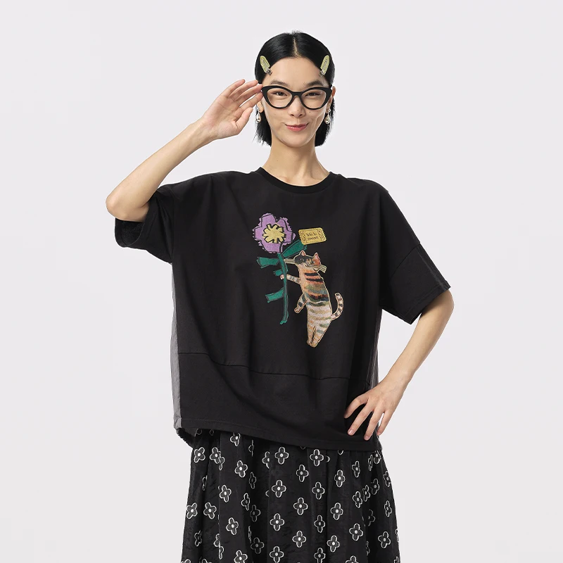 MOVEUP Short Sleeved Round Neck T-Shirt 2026 Summer New Watercolor Cartoon Print Splicing Slit Design Tees For Women 324210507
MOVEUP Short Sleeved Round Neck T-Shirt 2026 Summer New Watercolor Cartoon Print Splicing Slit Design Tees For Women 324210507