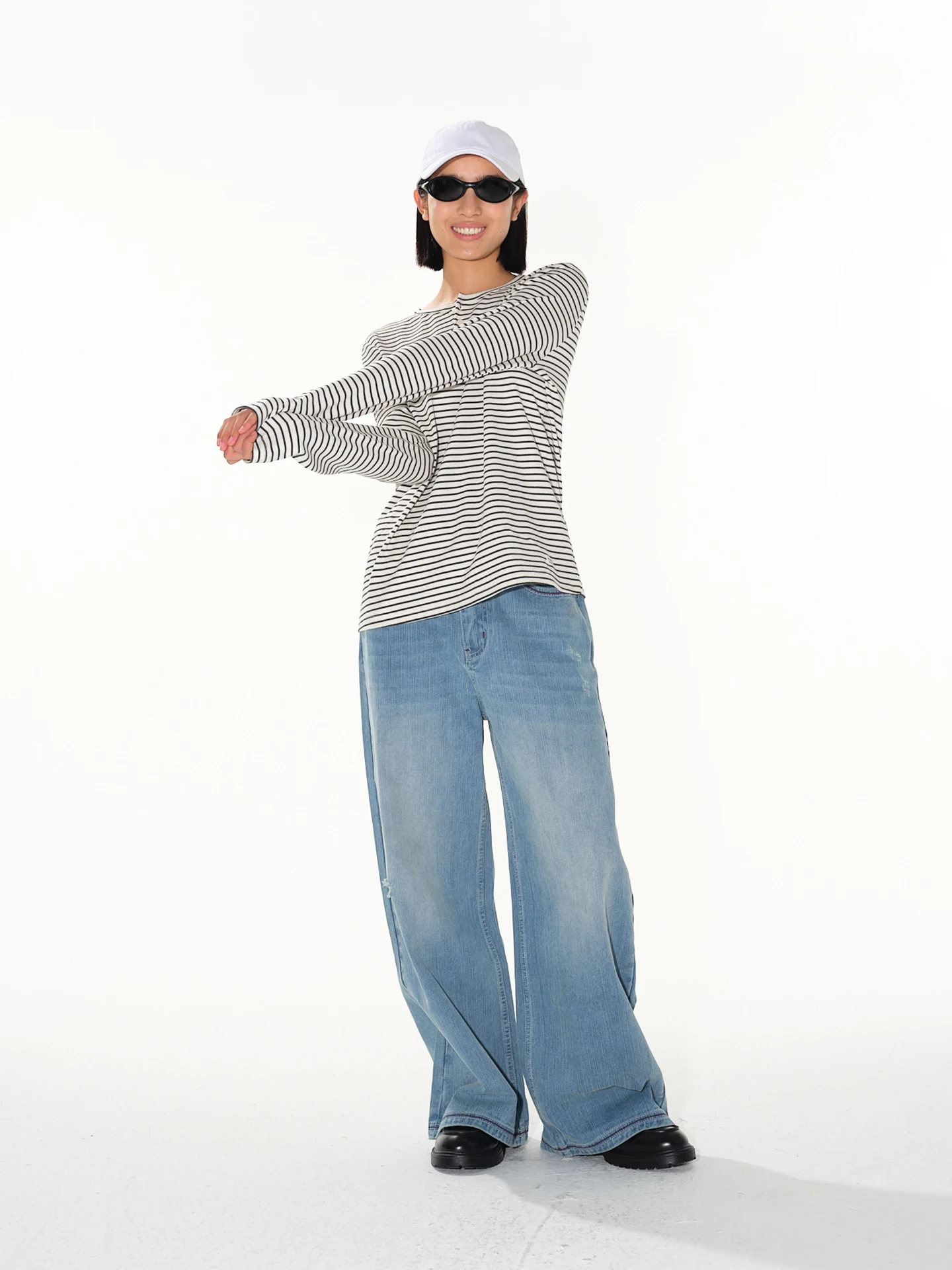 Loose Casual Long Sleeve Women's T-shirt Studio1till8 Stripe Henry Collar Base Shirt Grey White Comfortable Spring Cotton Blend
Loose Casual Long Sleeve Women's T-shirt Studio1till8 Stripe Henry Collar Base Shirt Grey White Comfortable Spring Cotton Blend