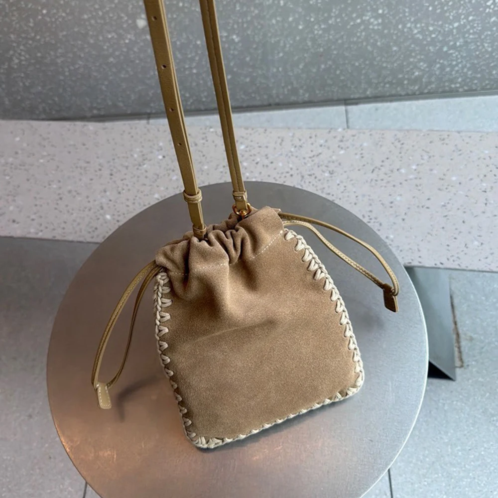 Fashion Suede Shoulder Bag Drawstring Bucket Bags for Women Small Woven Crossbody Bag NEW Designer Women Bags Phone Flap Purses
Fashion Suede Shoulder Bag Drawstring Bucket Bags for Women Small Woven Crossbody Bag NEW Designer Women Bags Phone Flap Purses
