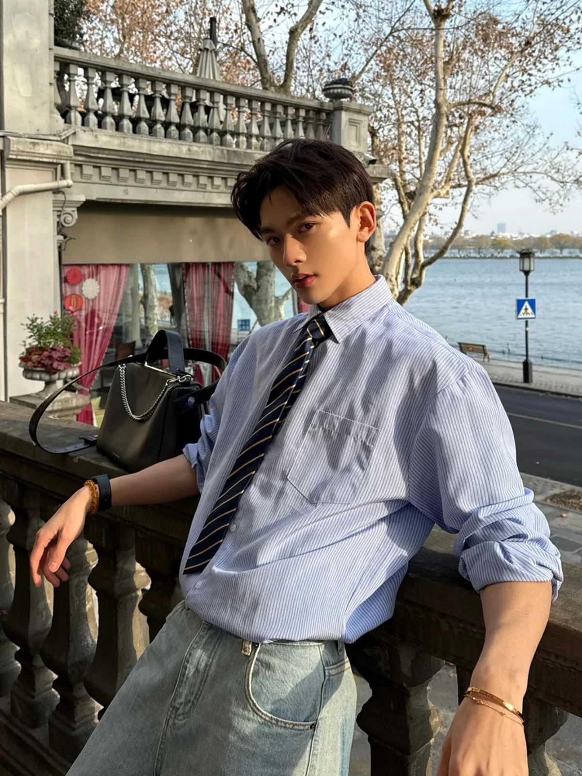 Blue Vertical Stripes Long Sleeve Men's Casual Shirt Trendy Korean Style Lightweight Coat Youthful Popularity Regular Fit
Blue Vertical Stripes Long Sleeve Men's Casual Shirt Trendy Korean Style Lightweight Coat Youthful Popularity Regular Fit