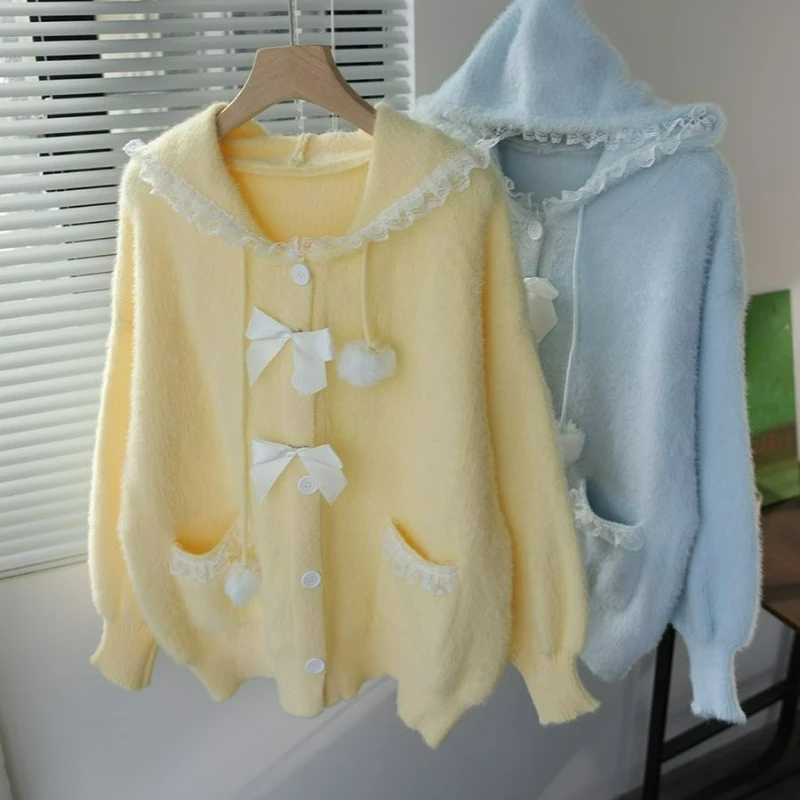 Толстый вязаный кардиган с капюшоном на осень-зиму 2026, милый мягкий кружевной свободный свитер в корейском стиле, пальто кремового желтого цвета с имитацией норки
Толстый вязаный кардиган с капюшоном на осень-зиму 2026, милый мягкий кружевной свободный свитер в корейском стиле, пальто кремового желтого цвета с имитацией норки