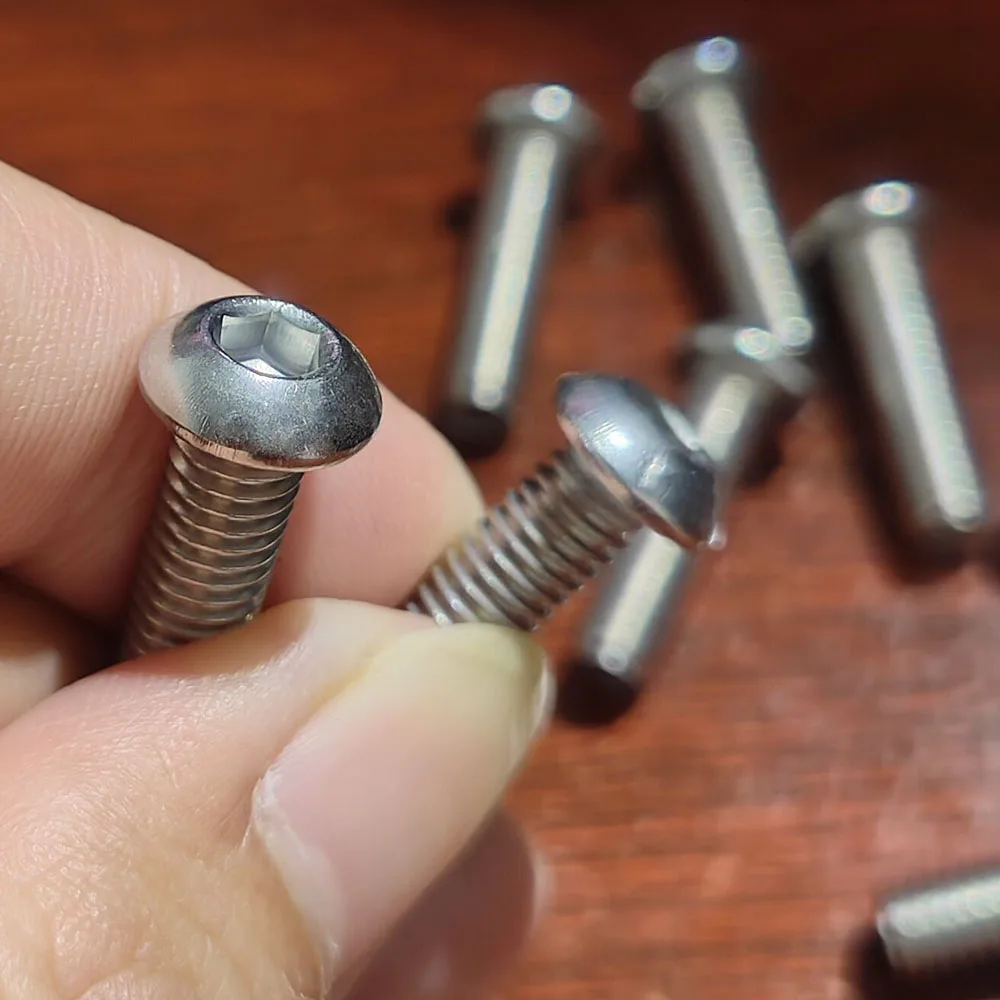 M2 M2.5 M3 M4 M5 M6 304 Stainless Steel Hex Socket Screws Hexagonal A2 Allen Bolts DIN912 DIN7991 ISO7380 Metric Thread Screw
M2 M2.5 M3 M4 M5 M6 304 Stainless Steel Hex Socket Screws Hexagonal A2 Allen Bolts DIN912 DIN7991 ISO7380 Metric Thread Screw