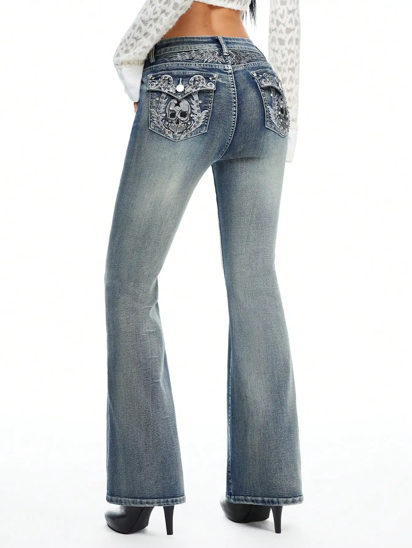 Джинсы женские Y2K с вышивкой в виде черепа и крыльев, стразами, расклешенные, с низкой посадкой
Джинсы женские Y2K с вышивкой в виде черепа и крыльев, стразами, расклешенные, с низкой посадкой