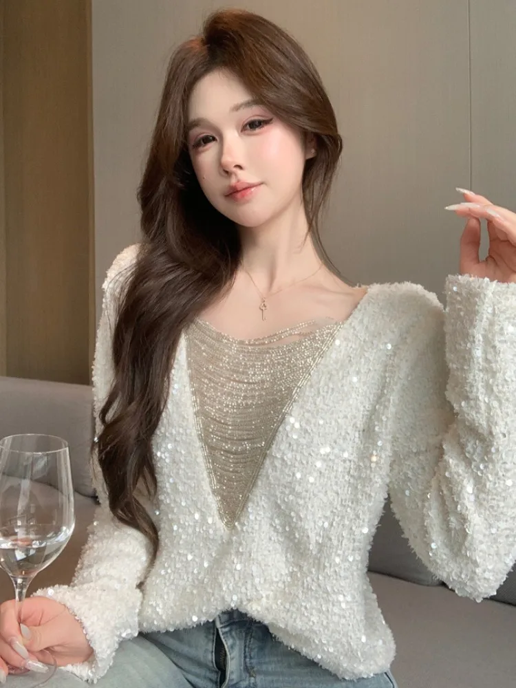 Elegant V-Neck Long Sleeve Knitted Sweater Glittering Heavy Embroidery Loose Fit Slimming Versatile Top for plus Size Women
Elegant V-Neck Long Sleeve Knitted Sweater Glittering Heavy Embroidery Loose Fit Slimming Versatile Top for plus Size Women