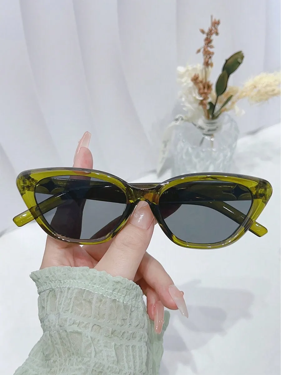 1pc Women's High-End Cat Eye Small Frame Fashion Glasses Beach Accessories For Women Glasses Shades Basics Fall Winter Women Outfits Clothes Business Casual Gifts For Summer Beach Vacation,Outdoor,Travel
1pc Women's High-End Cat Eye Small Frame Fashion Glasses Beach Accessories For Women Glasses Shades Basics Fall Winter Women Outfits Clothes Business Casual Gifts For Summer Beach Vacation,Outdoor,Travel