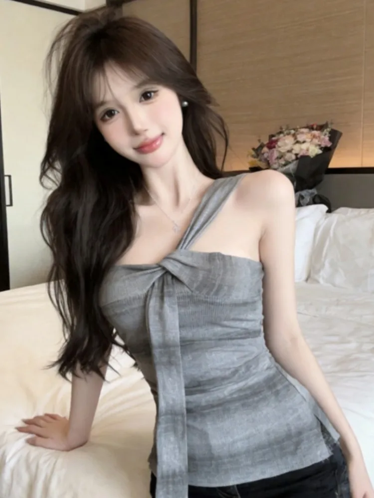 Fashionable Spicy Girl Sleeveless Strap Vest Draped Bustier Shoulder Bared Top Summer New Style Korean Version Standard Fit K...
Fashionable Spicy Girl Sleeveless Strap Vest Draped Bustier Shoulder Bared Top Summer New Style Korean Version Standard Fit K...