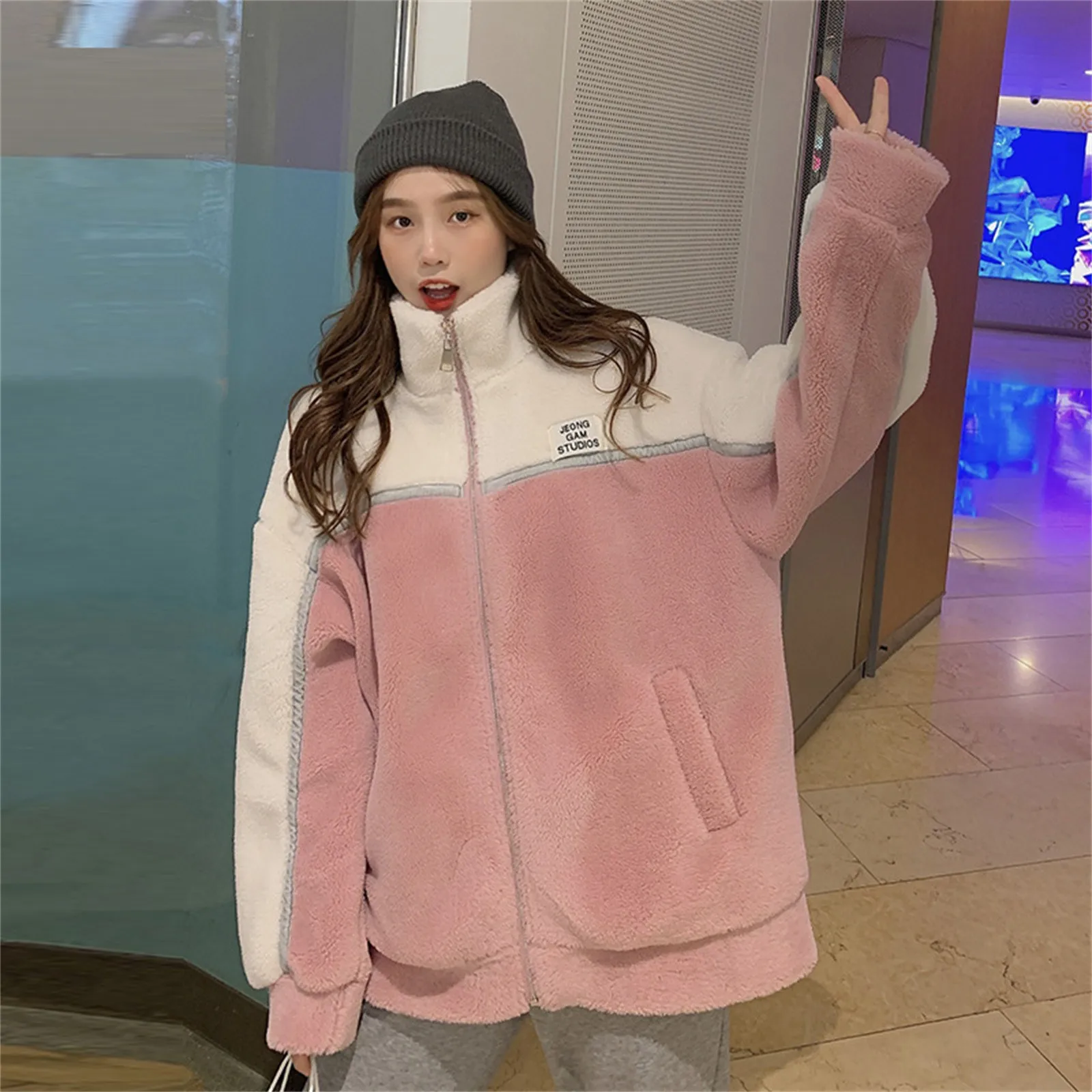 Korean Loose Cute Fluffy Jacket Patchwork Zipper High Collar Casual Windbreak Warm Short Coat Jaqueta 2024 Autumn Spring Jackets
Korean Loose Cute Fluffy Jacket Patchwork Zipper High Collar Casual Windbreak Warm Short Coat Jaqueta 2024 Autumn Spring Jackets