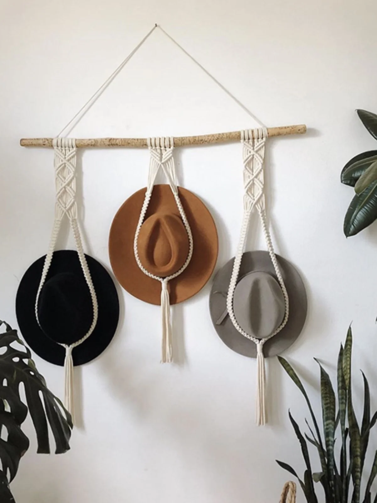 Nordic Style Handwoven Tapestry Hat Storage Rack Entrance Wall Bedroom Dormitory Decor Cotton Color Tassel Design
Nordic Style Handwoven Tapestry Hat Storage Rack Entrance Wall Bedroom Dormitory Decor Cotton Color Tassel Design