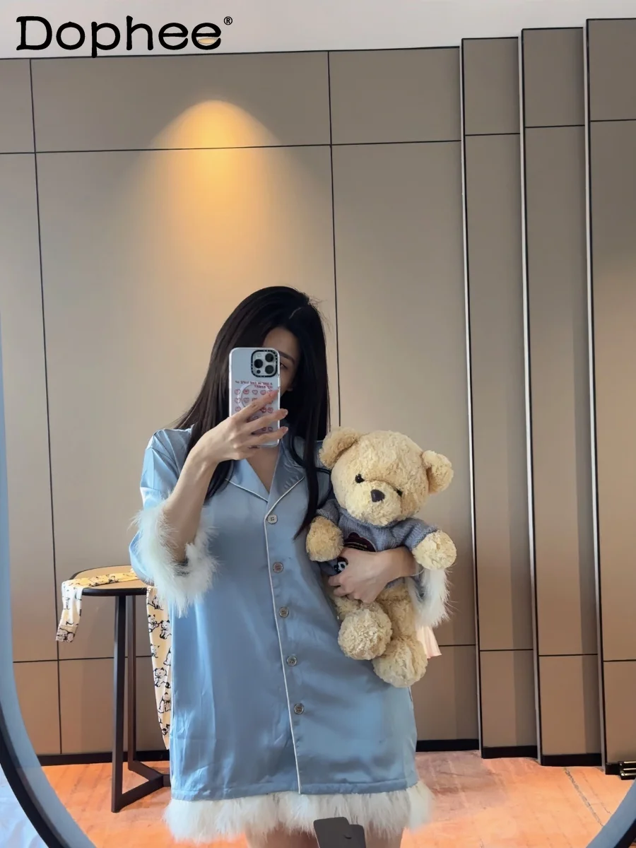 2025 New Korean Version Ostrich Hair Long-sleeved Blue Nightdress High-end Elegant Temperament Lady Satin Long Pajamas
2025 New Korean Version Ostrich Hair Long-sleeved Blue Nightdress High-end Elegant Temperament Lady Satin Long Pajamas