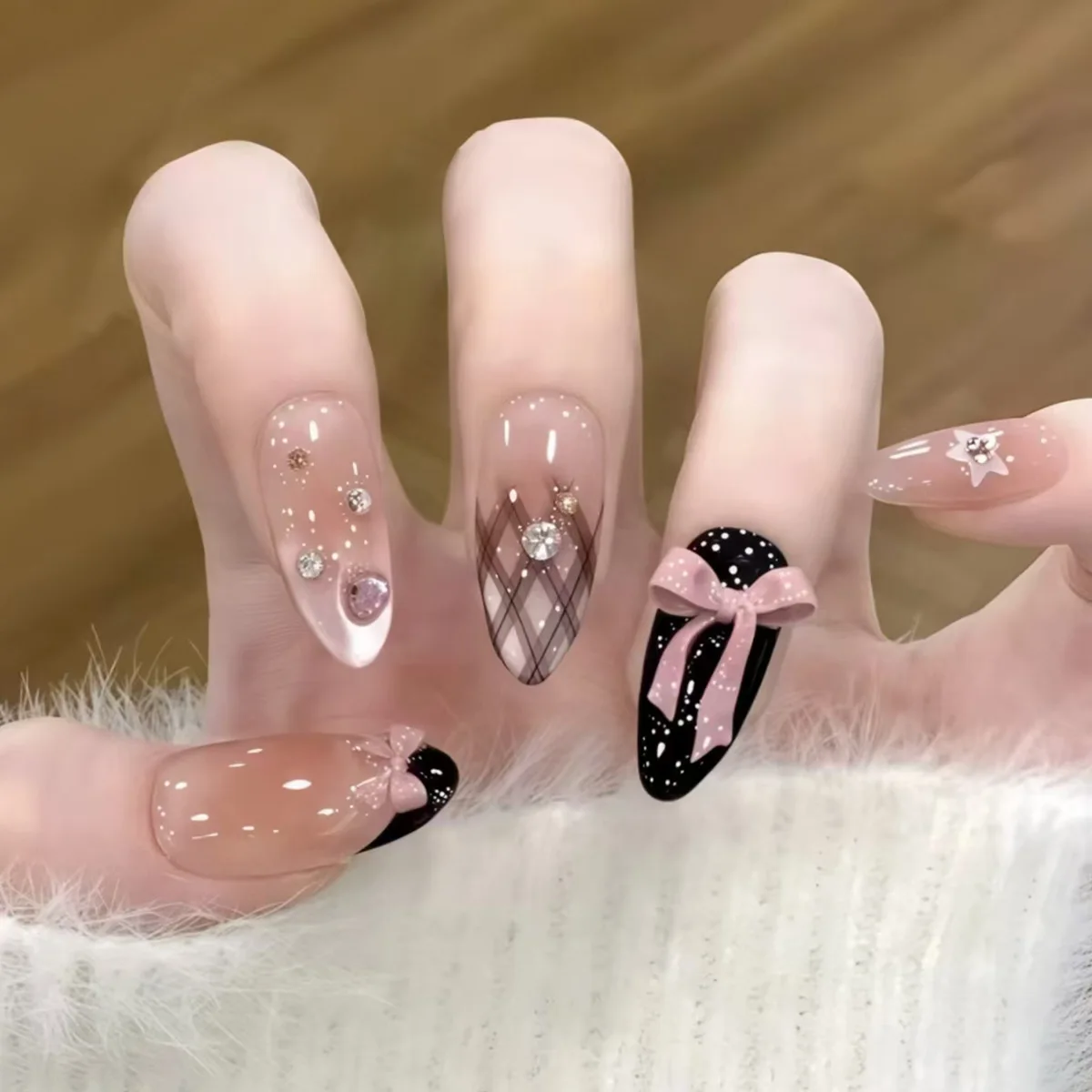 24Pcs Fashion Full Cover Nail Tips Mid-length Almond Head False Nails Press on Detachable Blue French Design Manicure with Pink
24Pcs Fashion Full Cover Nail Tips Mid-length Almond Head False Nails Press on Detachable Blue French Design Manicure with Pink