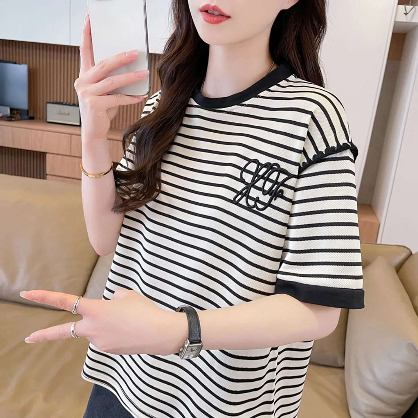 plus Size Women's Striped Short Sleeve T-Shirt Fake Two-Piece Embroidered Loose Fit Summer Korean Style Versatile Casual Top
plus Size Women's Striped Short Sleeve T-Shirt Fake Two-Piece Embroidered Loose Fit Summer Korean Style Versatile Casual Top