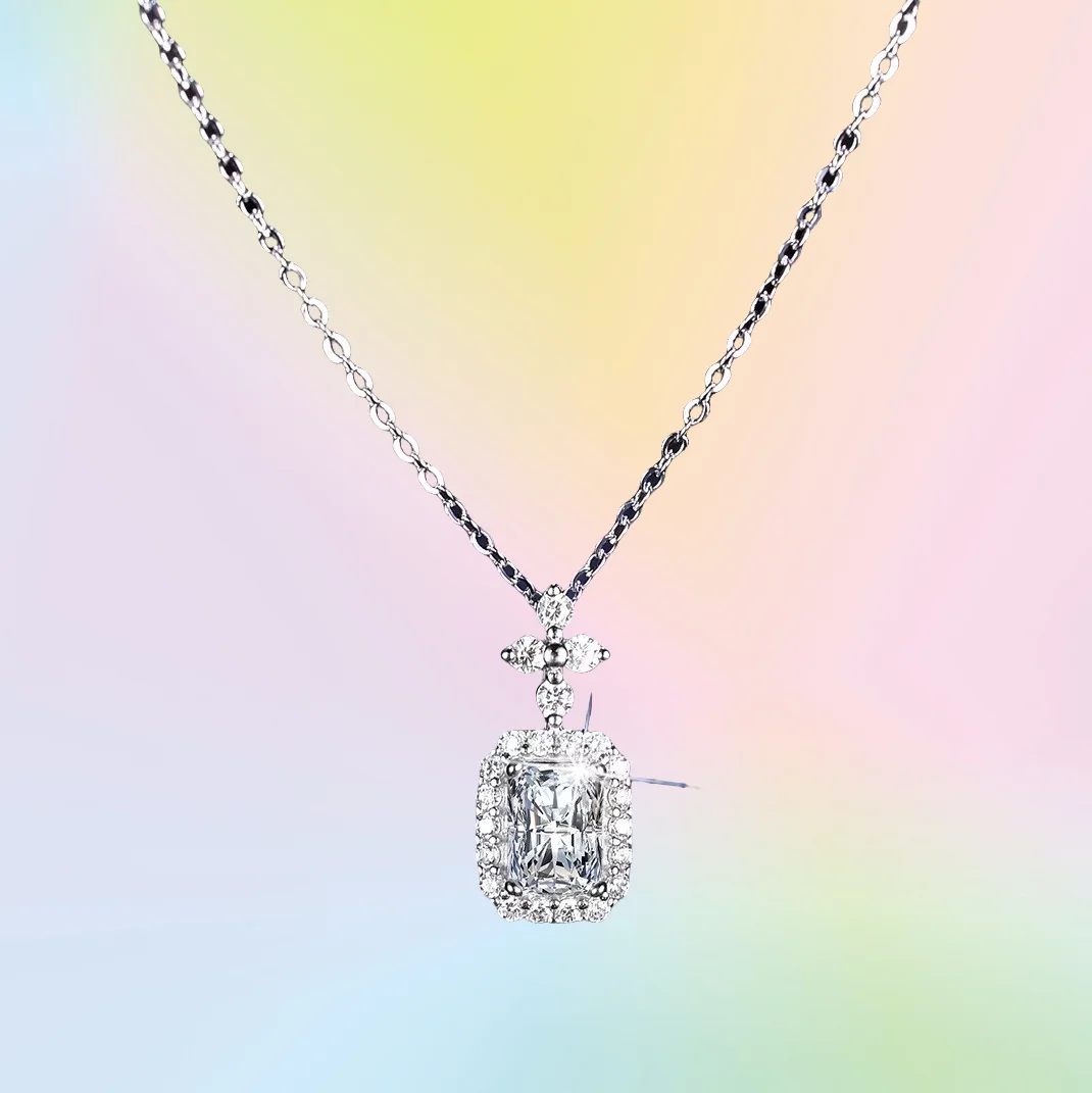 New S925 Silver Pendant 1 Carat Moissanite Necklace Women's Fashion Geometric Rectangular Emerald Silver Pendant Collarbone Chai
New S925 Silver Pendant 1 Carat Moissanite Necklace Women's Fashion Geometric Rectangular Emerald Silver Pendant Collarbone Chai