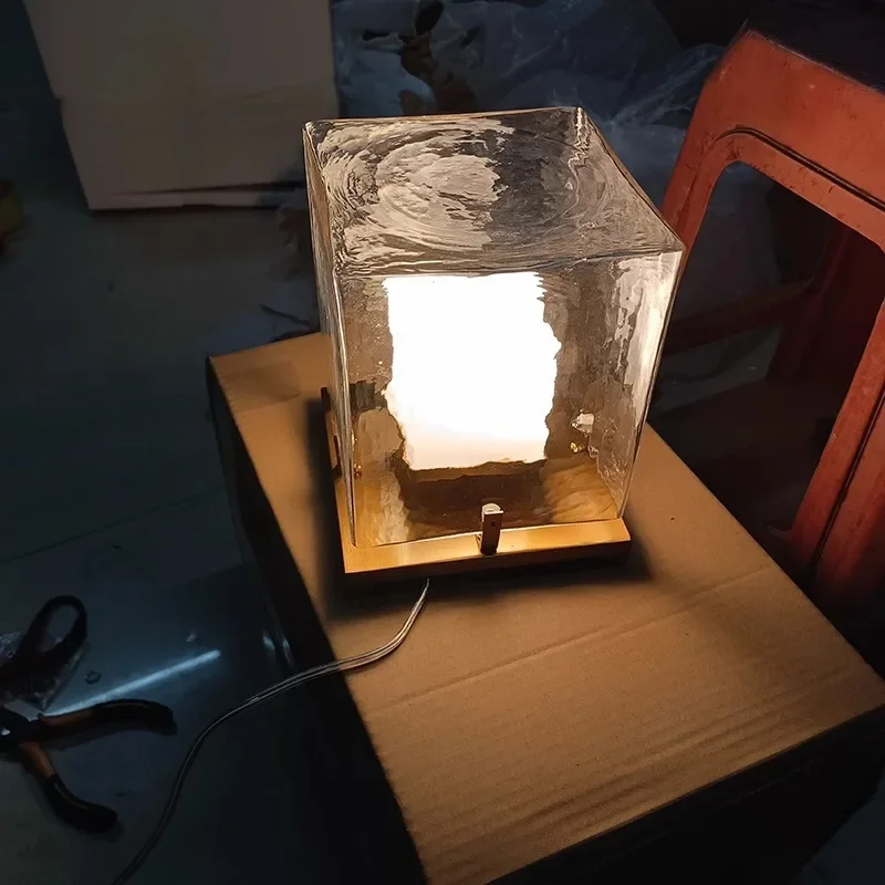 Glass desk lamp notch wall decoration atmosphere high-end lamp
Glass desk lamp notch wall decoration atmosphere high-end lamp