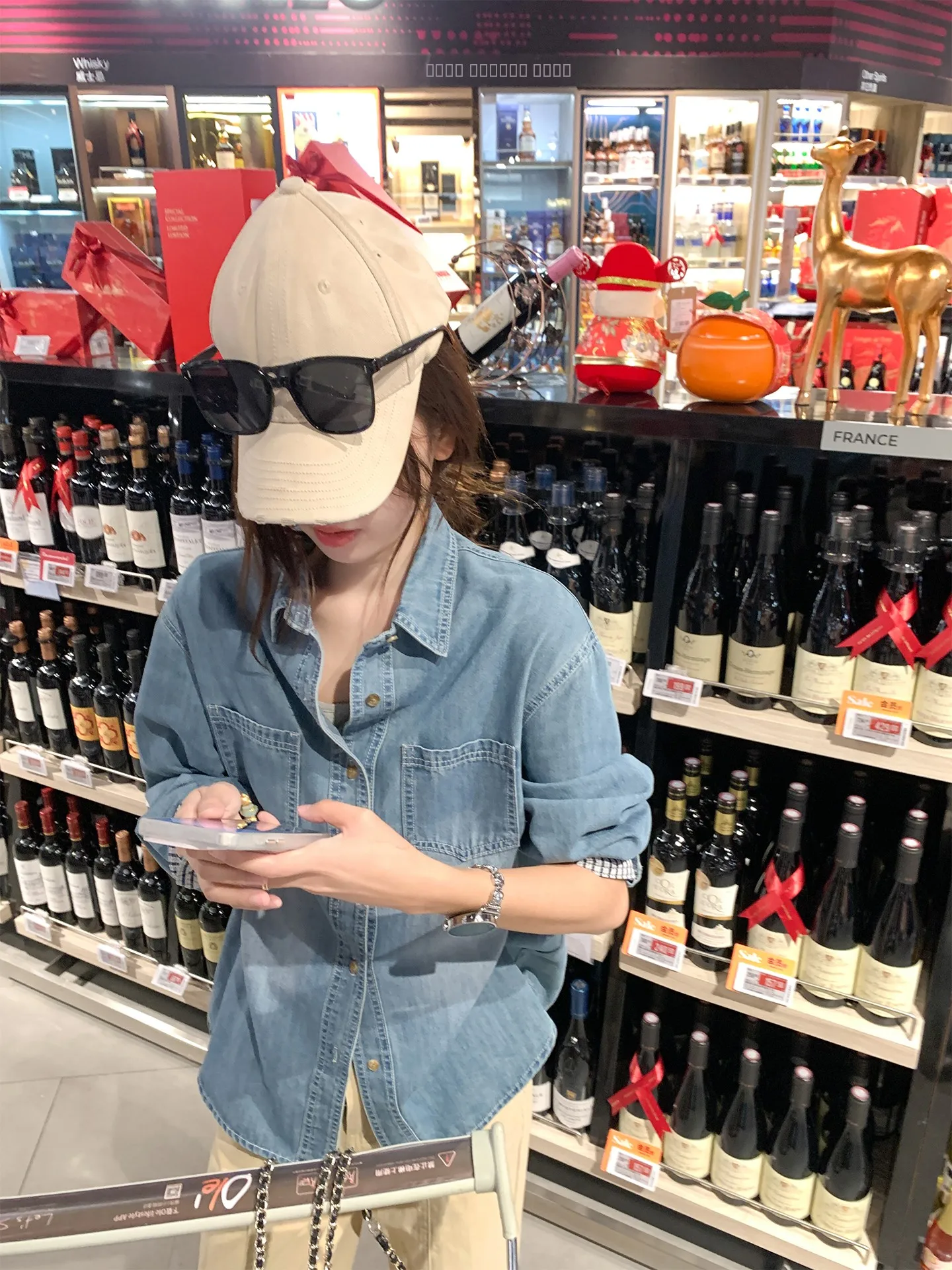 Корейская джинсовая рубашка-жакет в стиле кэжуал для женщин, новая весенняя модель, свободный крой, с длинными рукавами, открытый кардиган-топ от Zeng Xiaoxian
Корейская джинсовая рубашка-жакет в стиле кэжуал для женщин, новая весенняя модель, свободный крой, с длинными рукавами, открытый кардиган-топ от Zeng Xiaoxian