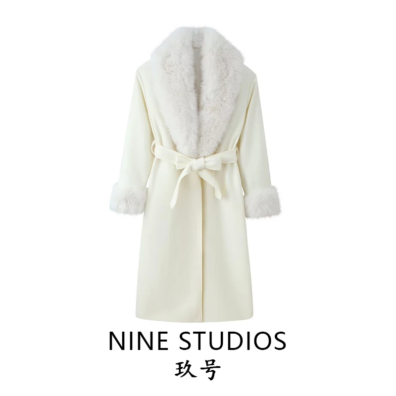 Two-Tone Long Woolen Coat with Faux Fur Collar And Waist Belt NINE ZAR Women's Faion Commute Sle Regular Sve Length
Two-Tone Long Woolen Coat with Faux Fur Collar And Waist Belt NINE ZAR Women's Faion Commute Sle Regular Sve Length