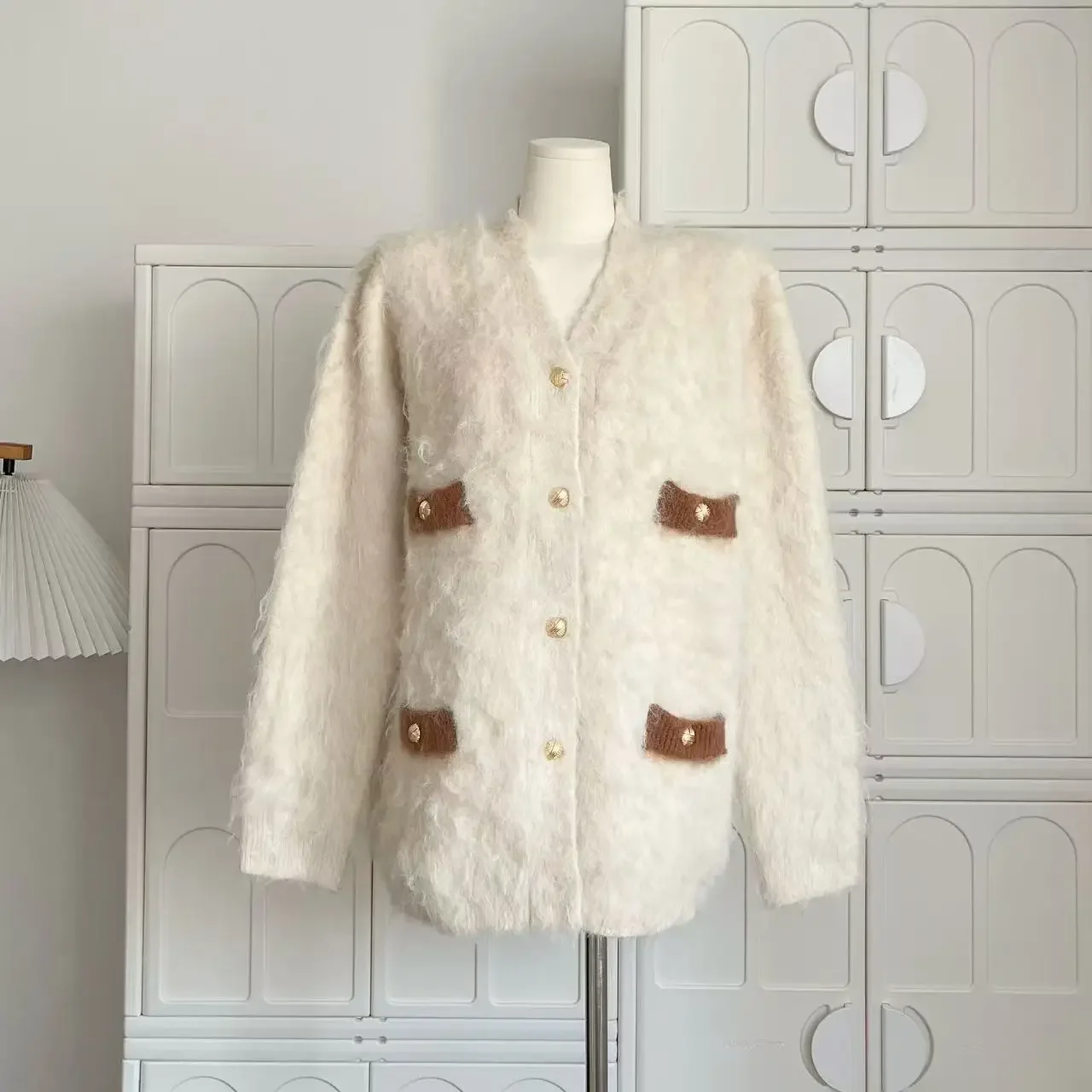 Women Small Fragrance Style V-neck Mohair Knitred Cardigan Autumn Winter Casual Loose Temperament Single Breasted Sweaters Coats
Women Small Fragrance Style V-neck Mohair Knitred Cardigan Autumn Winter Casual Loose Temperament Single Breasted Sweaters Coats