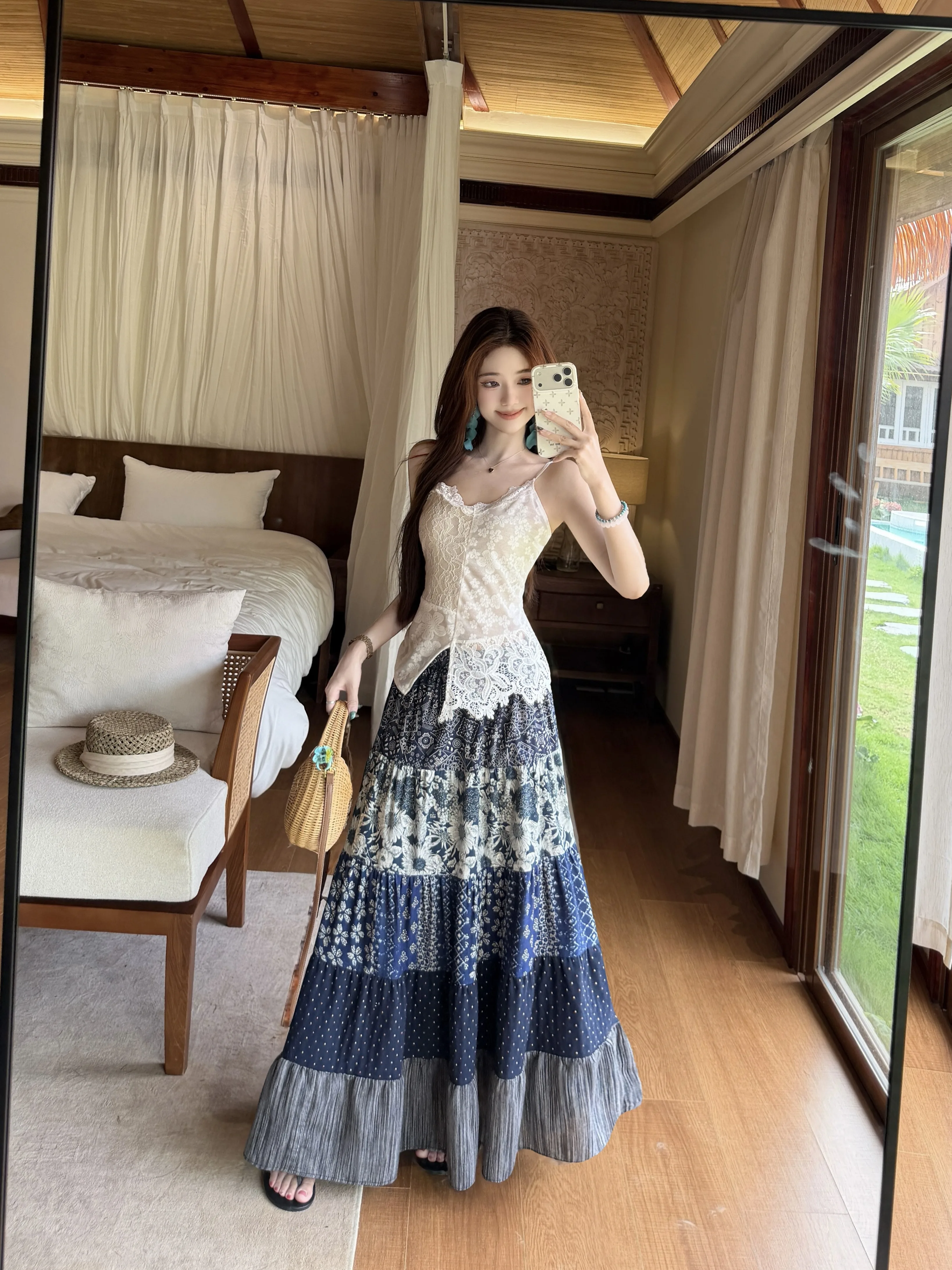 Fashionable Lace Slit Crop Top And High Waist A-Line Skirt Two-Piece Set for Women Summer Commute Style No-Sleeve V-Neck Ense...
Fashionable Lace Slit Crop Top And High Waist A-Line Skirt Two-Piece Set for Women Summer Commute Style No-Sleeve V-Neck Ense...