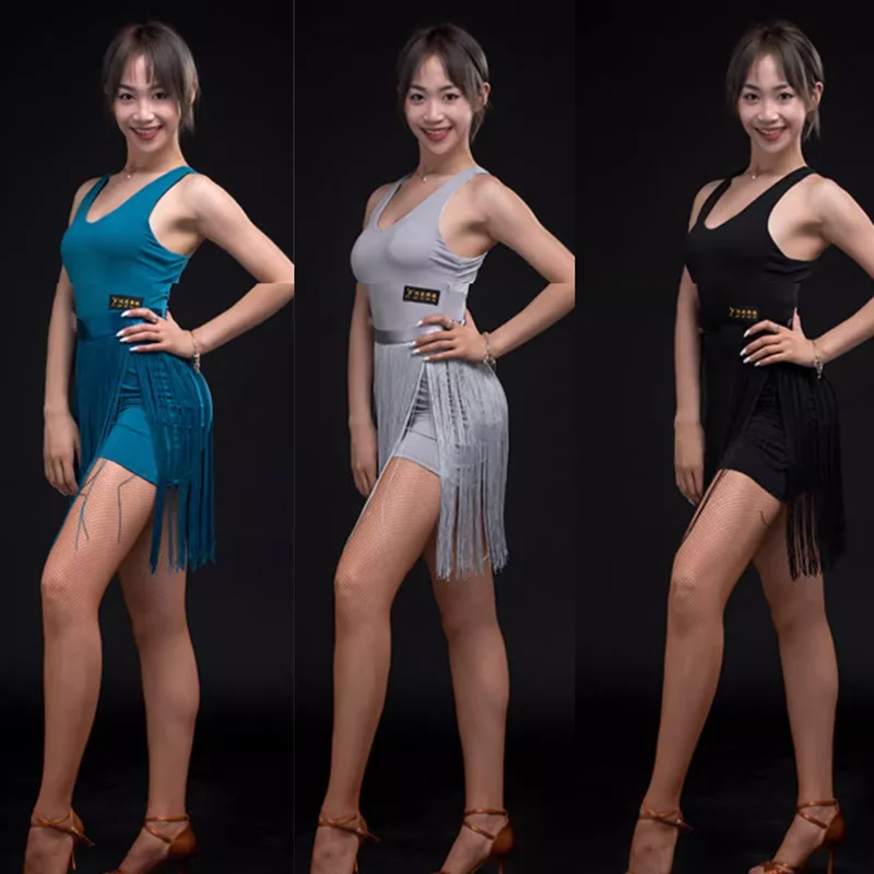 Платье для латинских танцев для взрослых для женщин, новинка 2025, топ без рукавов, юбка с бахромой, комплект из двух предметов, тренировочная одежда для бальных танцев ча-ча
Платье для латинских танцев для взрослых для женщин, новинка 2025, топ без рукавов, юбка с бахромой, комплект из двух предметов, тренировочная одежда для бальных танцев ча-ча