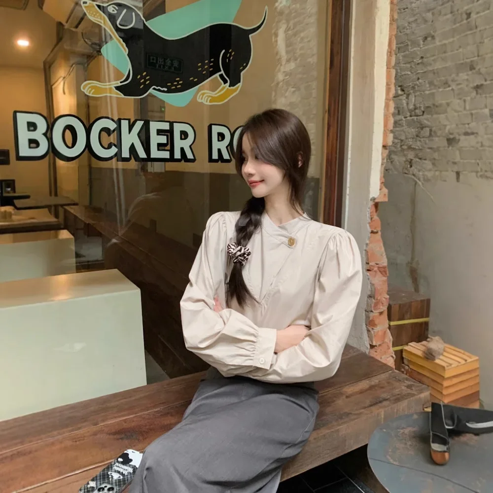 2025 early spring new Korean retro design solid color shirt women's round neck irregular button long sleeve shirt
2025 early spring new Korean retro design solid color shirt women's round neck irregular button long sleeve shirt