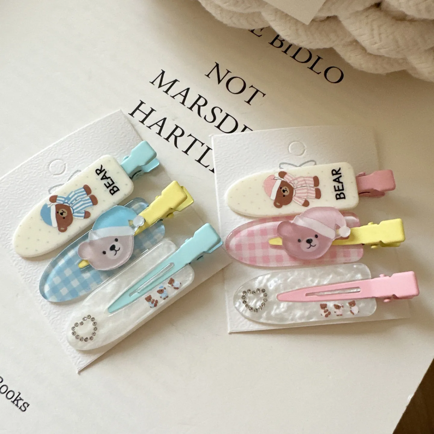 Cute Cartoon Bear Seamless Hair Clip for Bangs Side Flyaway Clips Korean Style Small Acrylic Lightweight Daily Wear
Cute Cartoon Bear Seamless Hair Clip for Bangs Side Flyaway Clips Korean Style Small Acrylic Lightweight Daily Wear