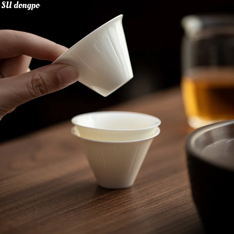Off-white Thin Porcelain Vertical Stripe Teacup – Anti-Scald Ceramic Gongfu Tea Tasting Cup-40ml
Off-white Thin Porcelain Vertical Stripe Teacup – Anti-Scald Ceramic Gongfu Tea Tasting Cup-40ml