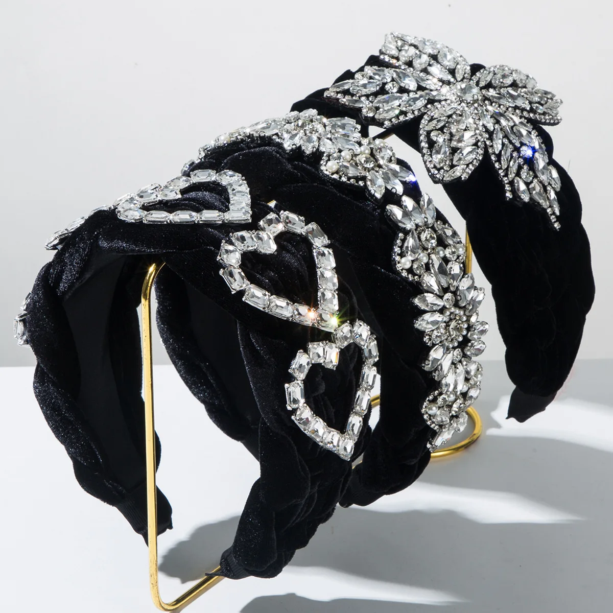 Korean flannel woven baroque headband women's full diamond flower love accessories temperament light luxury elegant hair accesso
Korean flannel woven baroque headband women's full diamond flower love accessories temperament light luxury elegant hair accesso