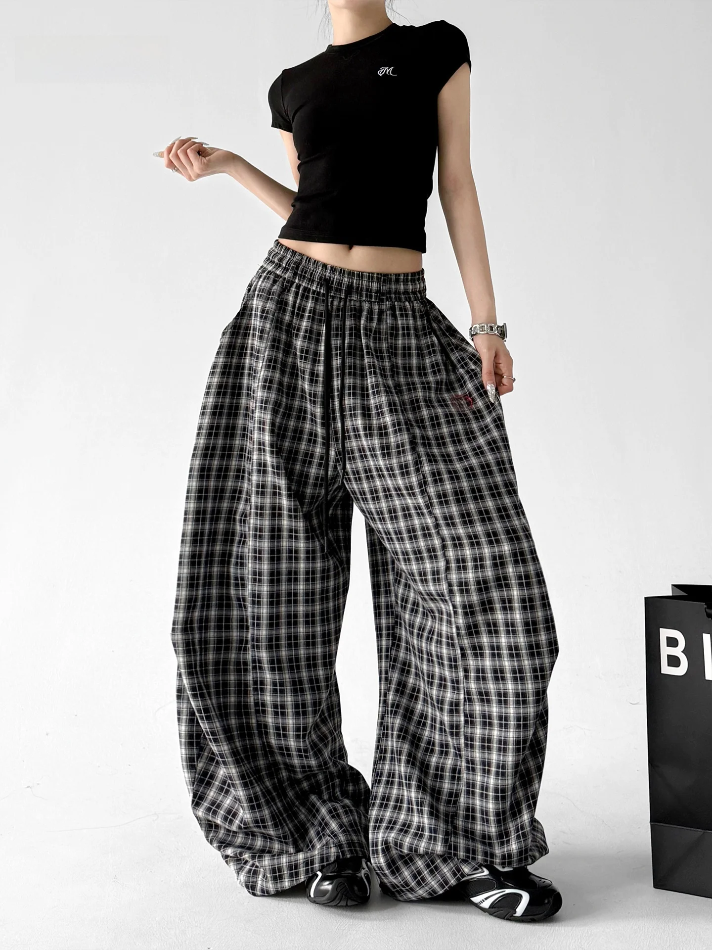 High Waist Plaid Wide Leg Pants Women's Summer New Style Loose Drape Thin Sun Protection Casual Trousers Cotton Polyester Blend
High Waist Plaid Wide Leg Pants Women's Summer New Style Loose Drape Thin Sun Protection Casual Trousers Cotton Polyester Blend