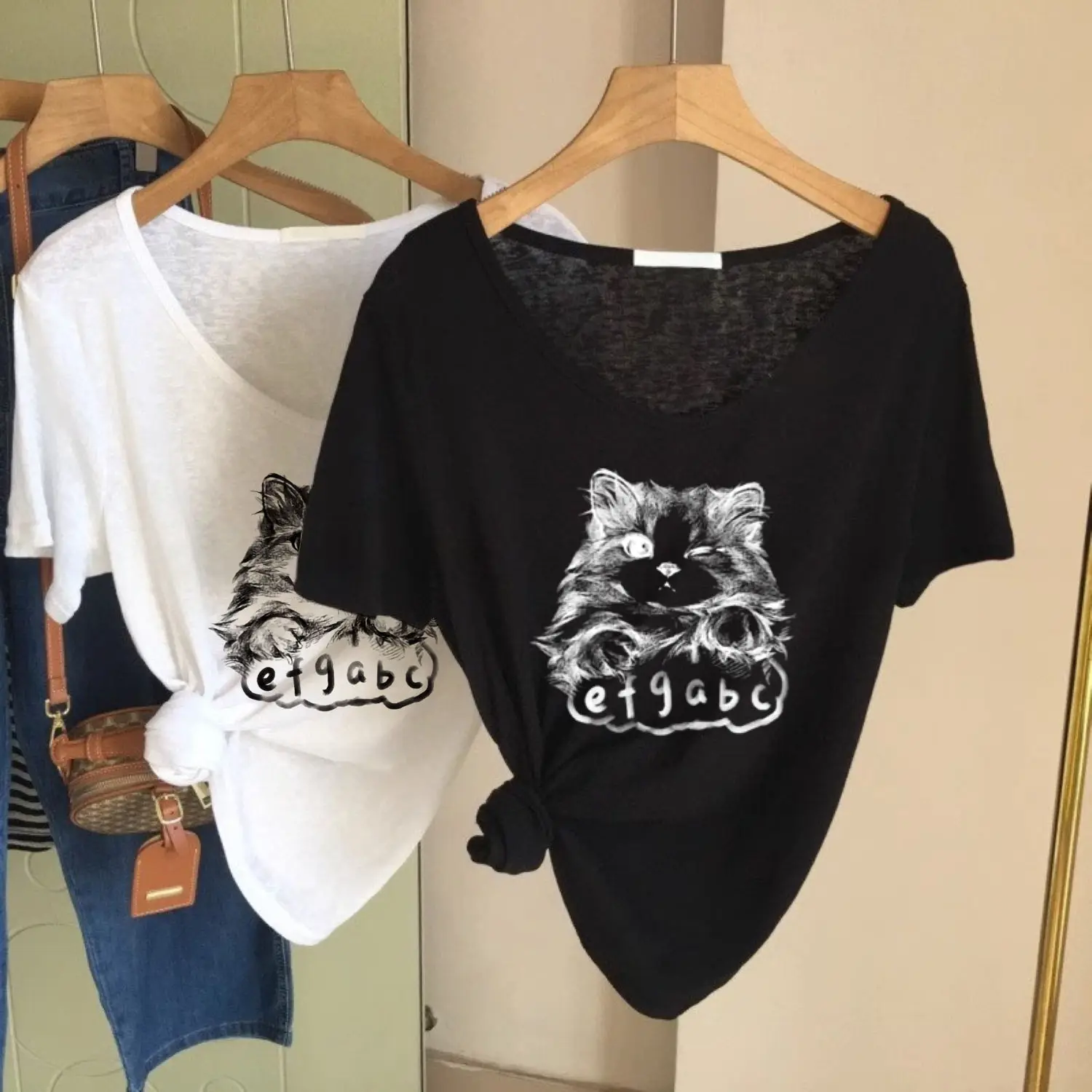 Gagarich 2025 Black Short Sleeved T-shirt Women Summer New Loose American Retro Cat Print V-neck Top Ins Trend
Gagarich 2025 Black Short Sleeved T-shirt Women Summer New Loose American Retro Cat Print V-neck Top Ins Trend