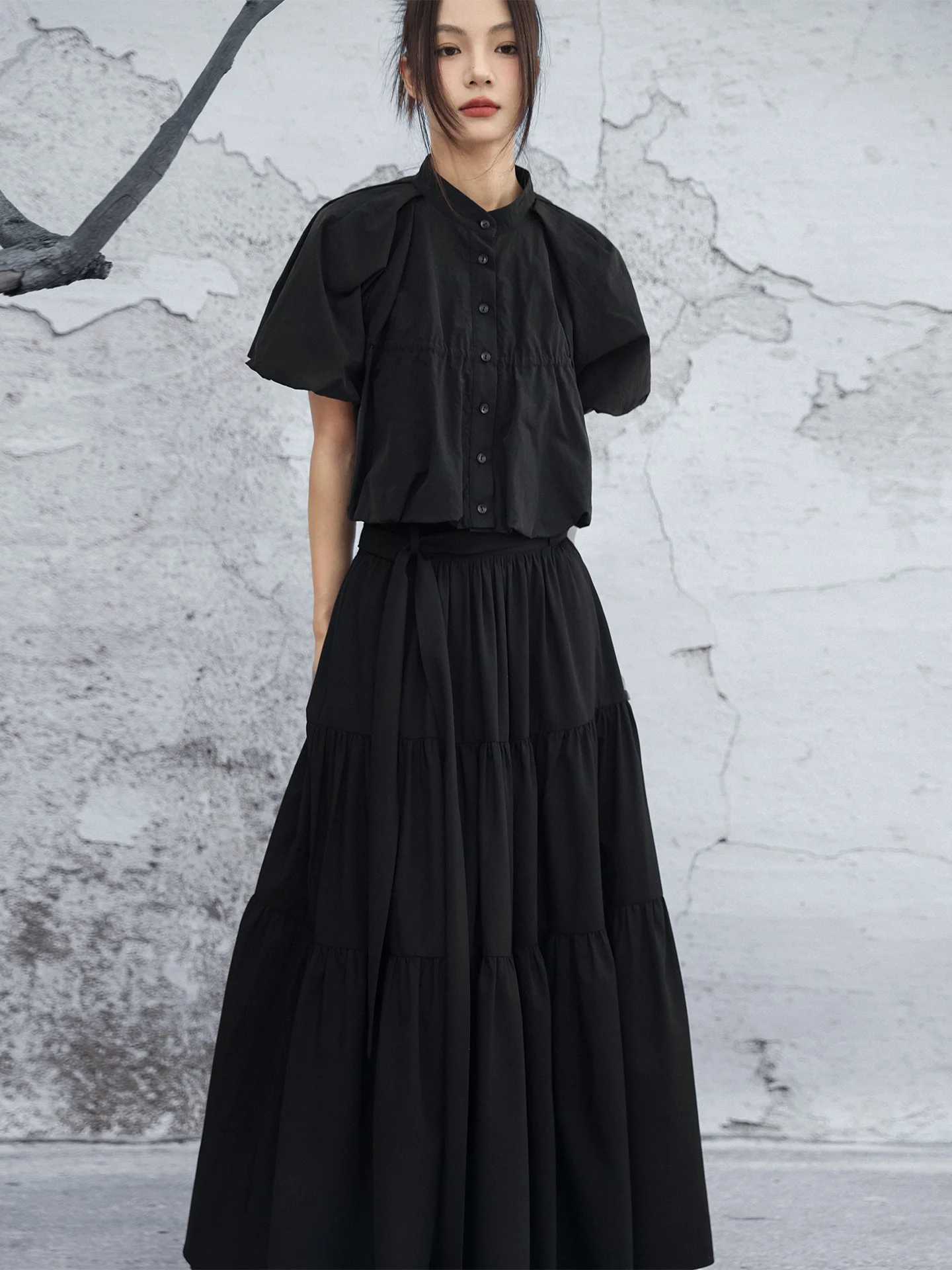 Sweet Cool Blooming Short Jacket Women's Shirt Style Nylon Fabric Bubble Sleeve Stand Collar Black Top for Spring Season
Sweet Cool Blooming Short Jacket Women's Shirt Style Nylon Fabric Bubble Sleeve Stand Collar Black Top for Spring Season