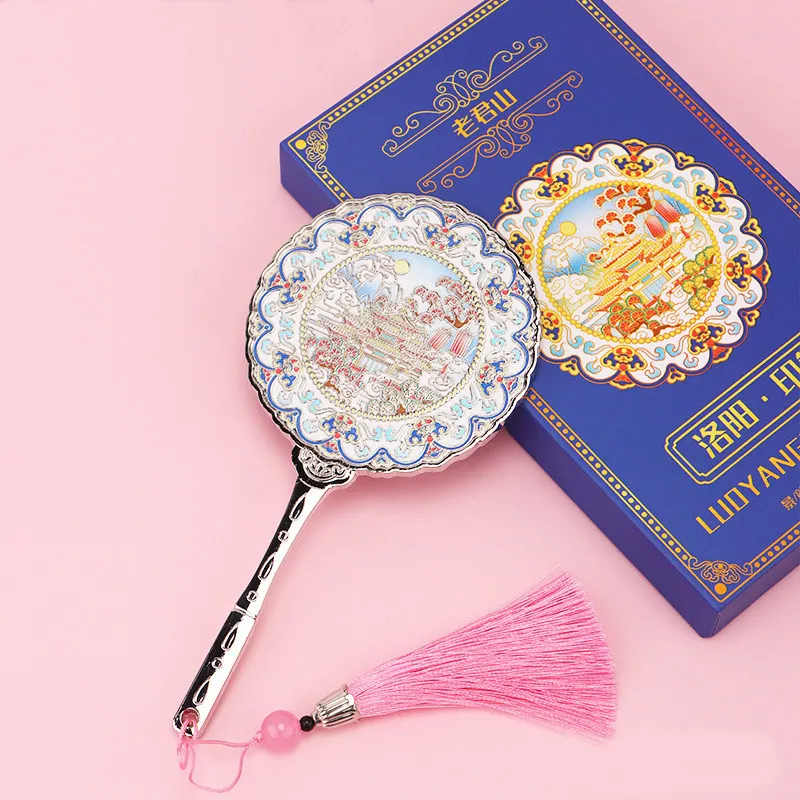Cultural Creative Handheld Zinc Alloy Portable Single Sided Mirror Floating Engraving Chinese Style Makeup Mirror Luxury Gift
Cultural Creative Handheld Zinc Alloy Portable Single Sided Mirror Floating Engraving Chinese Style Makeup Mirror Luxury Gift