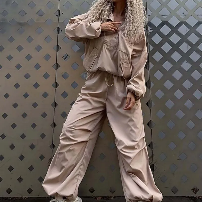 2025 New Women's Utility-Style Active Two-Piece Set Hooded Sweatshirt & Drawstring Solid Color Wide Leg Cargo Pants
2025 New Women's Utility-Style Active Two-Piece Set Hooded Sweatshirt & Drawstring Solid Color Wide Leg Cargo Pants