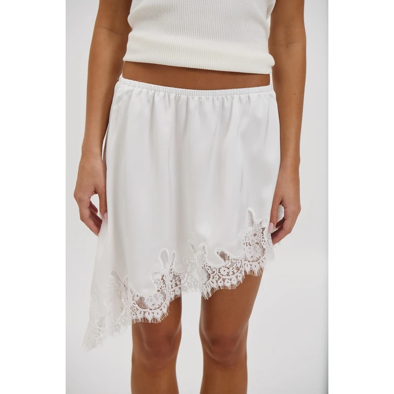 Women's Satin Silk Lace Patchwork Midi Skirt Elegant Solid Color Asymmetric Hem Knee Length Elastic Waist Silky Skirt
Women's Satin Silk Lace Patchwork Midi Skirt Elegant Solid Color Asymmetric Hem Knee Length Elastic Waist Silky Skirt