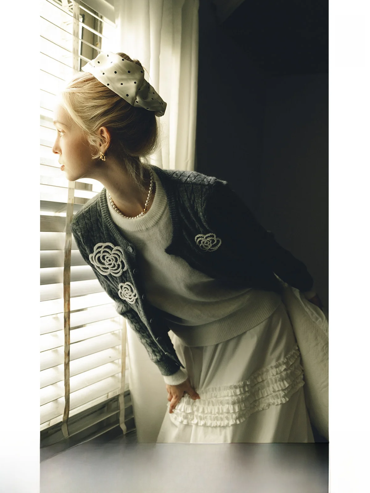 BUD Handmade Knitted Tea Rose Wool Sweater Cardigan Spring Autumn Women's Faion Long Sve Regular Fit Single Button Closure
BUD Handmade Knitted Tea Rose Wool Sweater Cardigan Spring Autumn Women's Faion Long Sve Regular Fit Single Button Closure