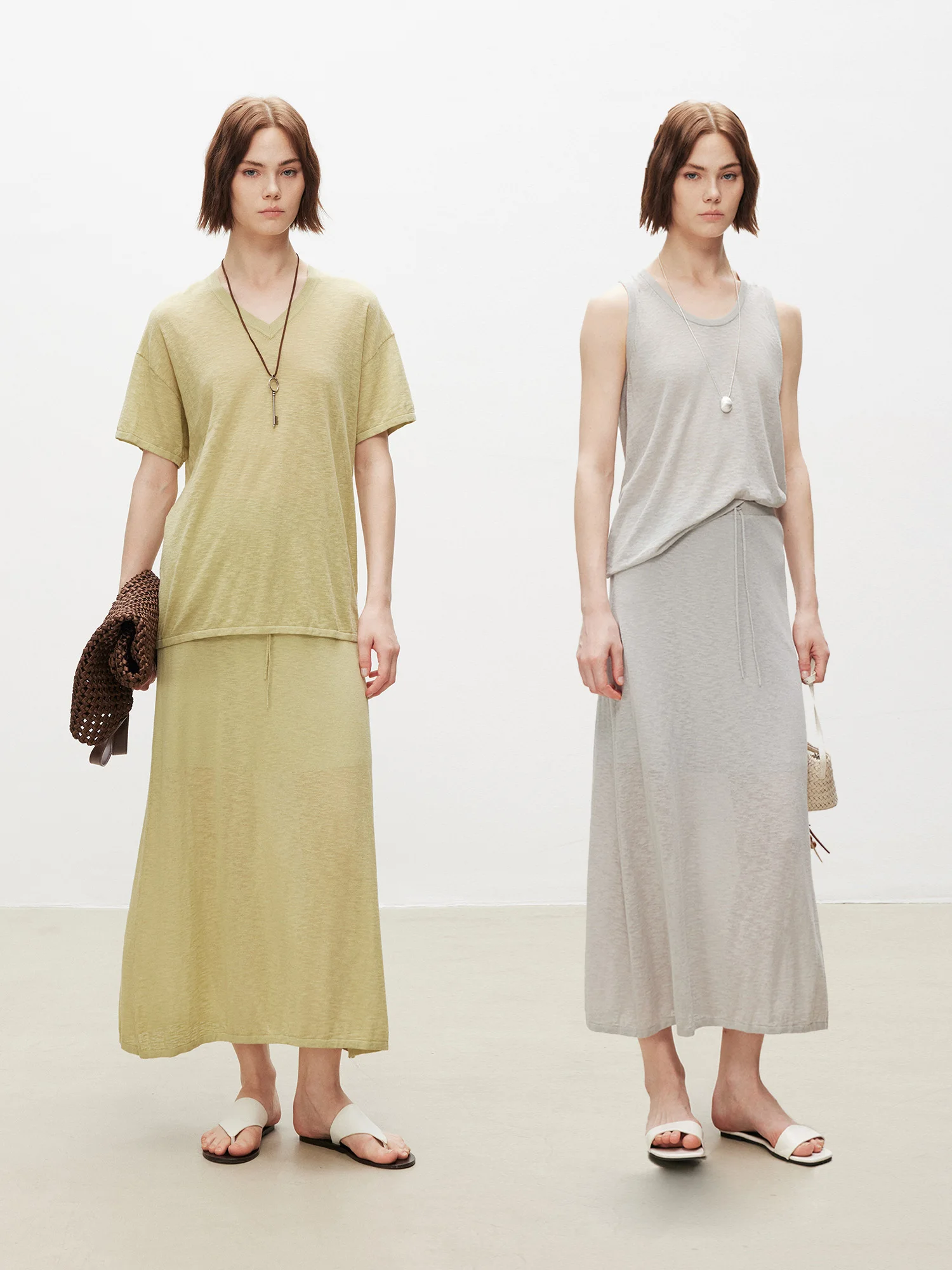 MARIUS Loose Knitted Linen Cotton Blend V-ne T-irt Vest f Skirt Oxygen-lightened Bamboo Texture Women's Summer Top
MARIUS Loose Knitted Linen Cotton Blend V-ne T-irt Vest f Skirt Oxygen-lightened Bamboo Texture Women's Summer Top