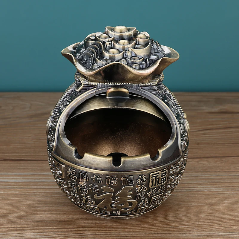 Metal Ashtray with Lid for Home Living Room Bedroom Study Computer Desk Coffee Table Anti-Fall And Anti-Fly Ash Decoration
Metal Ashtray with Lid for Home Living Room Bedroom Study Computer Desk Coffee Table Anti-Fall And Anti-Fly Ash Decoration