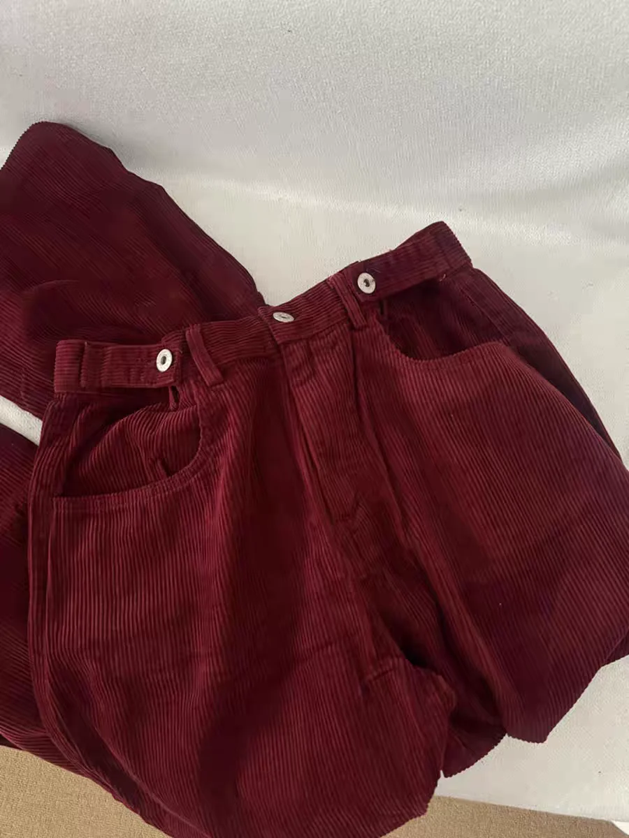 Красный винный цвет с высокой талией, свободные бархатные широкие брюки, японские женские брюки в стиле ретро, ленивый Харлан, повседневные брюки
Красный винный цвет с высокой талией, свободные бархатные широкие брюки, японские женские брюки в стиле ретро, ленивый Харлан, повседневные брюки