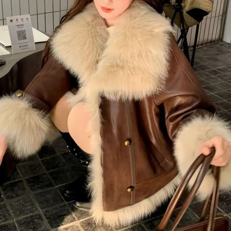 Autumn Winter Fur Coating Women's Parka with Fur and Leather for Women Parka Style Down Filling Winter 2025 Trend
Autumn Winter Fur Coating Women's Parka with Fur and Leather for Women Parka Style Down Filling Winter 2025 Trend