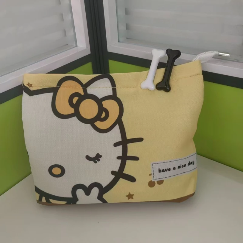 Милая косметичка Sanrio Hello Kitty для девочек, портативная дорожная сумка на молнии большой вместимости, милая сумка для наушников
Милая косметичка Sanrio Hello Kitty для девочек, портативная дорожная сумка на молнии большой вместимости, милая сумка для наушников