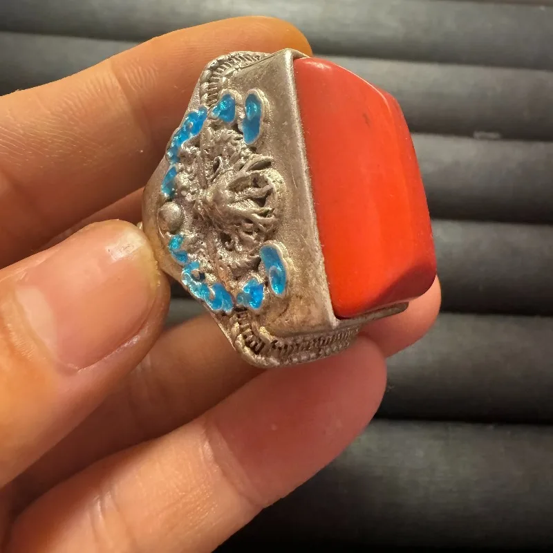 Tibetan Mongolian Coral Ring, Vintage Old Silver Inlaid Domineering Men's Adjustable Solid Silver Thumb Ring
Tibetan Mongolian Coral Ring, Vintage Old Silver Inlaid Domineering Men's Adjustable Solid Silver Thumb Ring